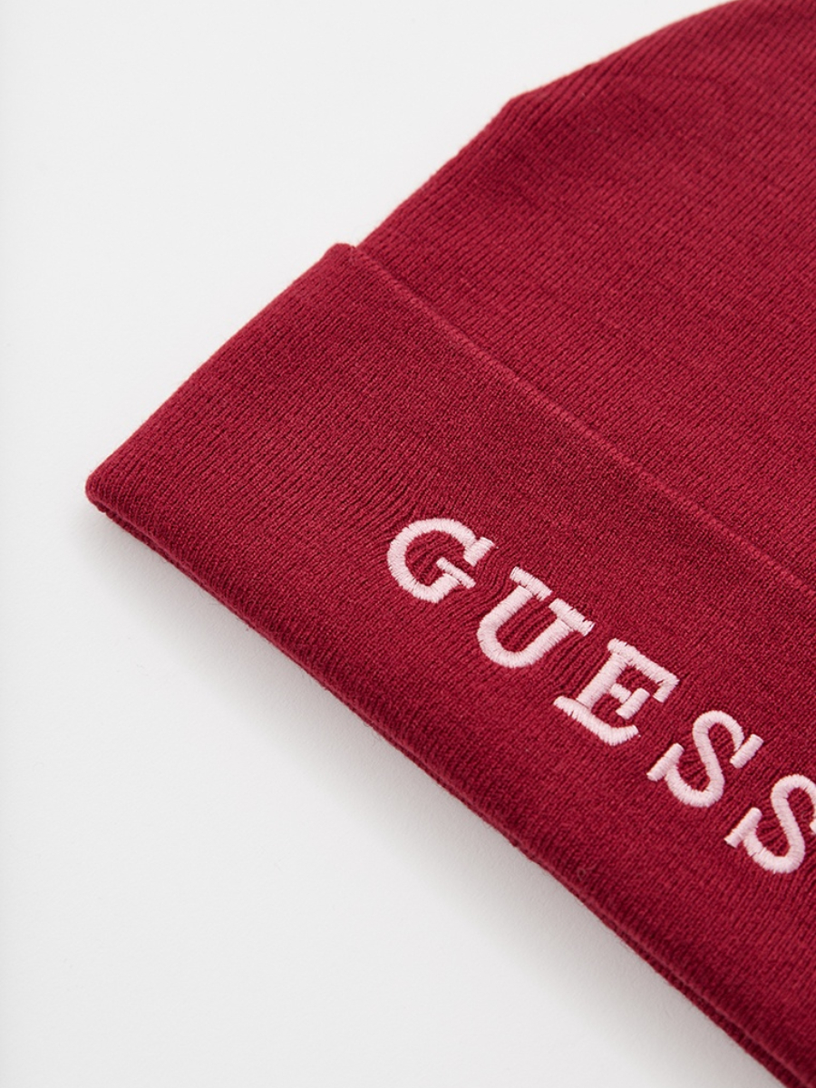 detail Guess dámská vínová čepice