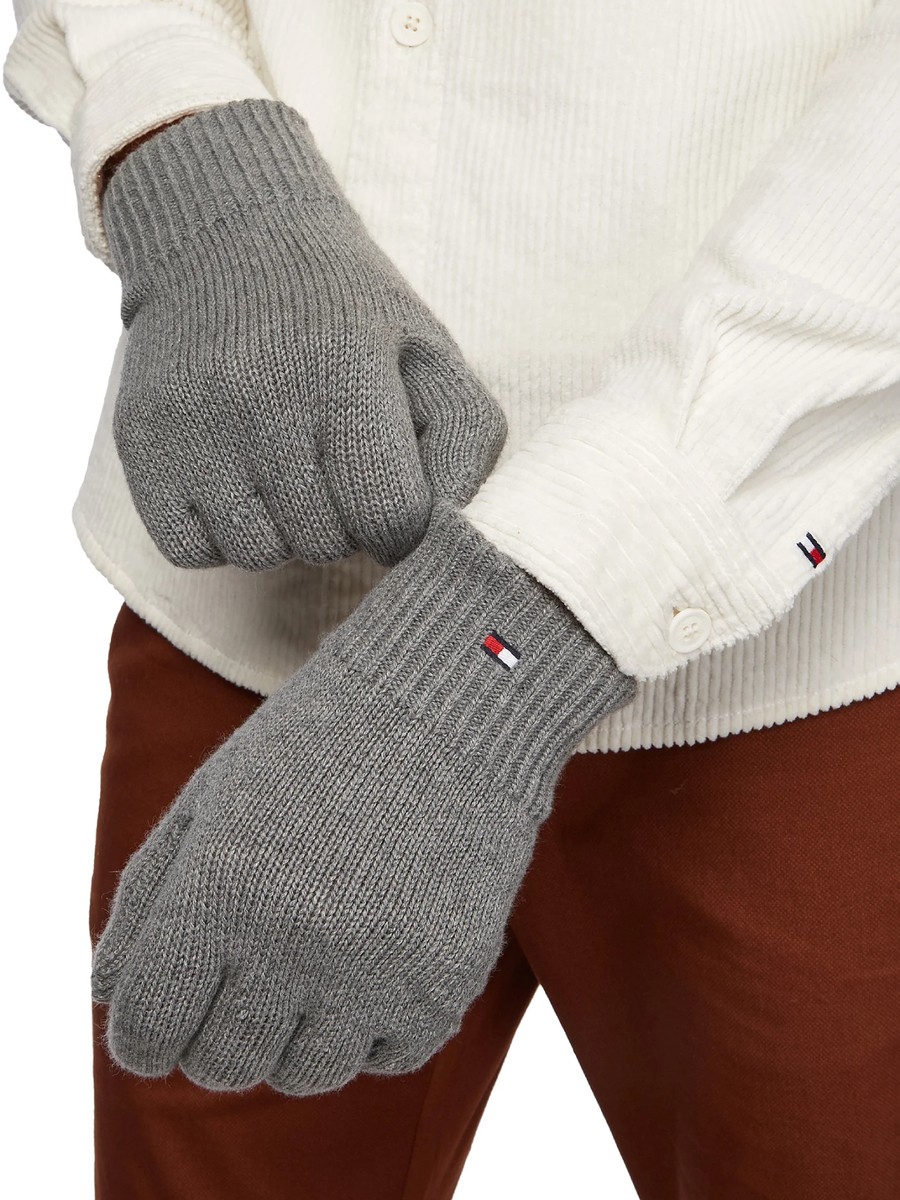 detail Tommy Hilfiger pánské šedé rukavice
