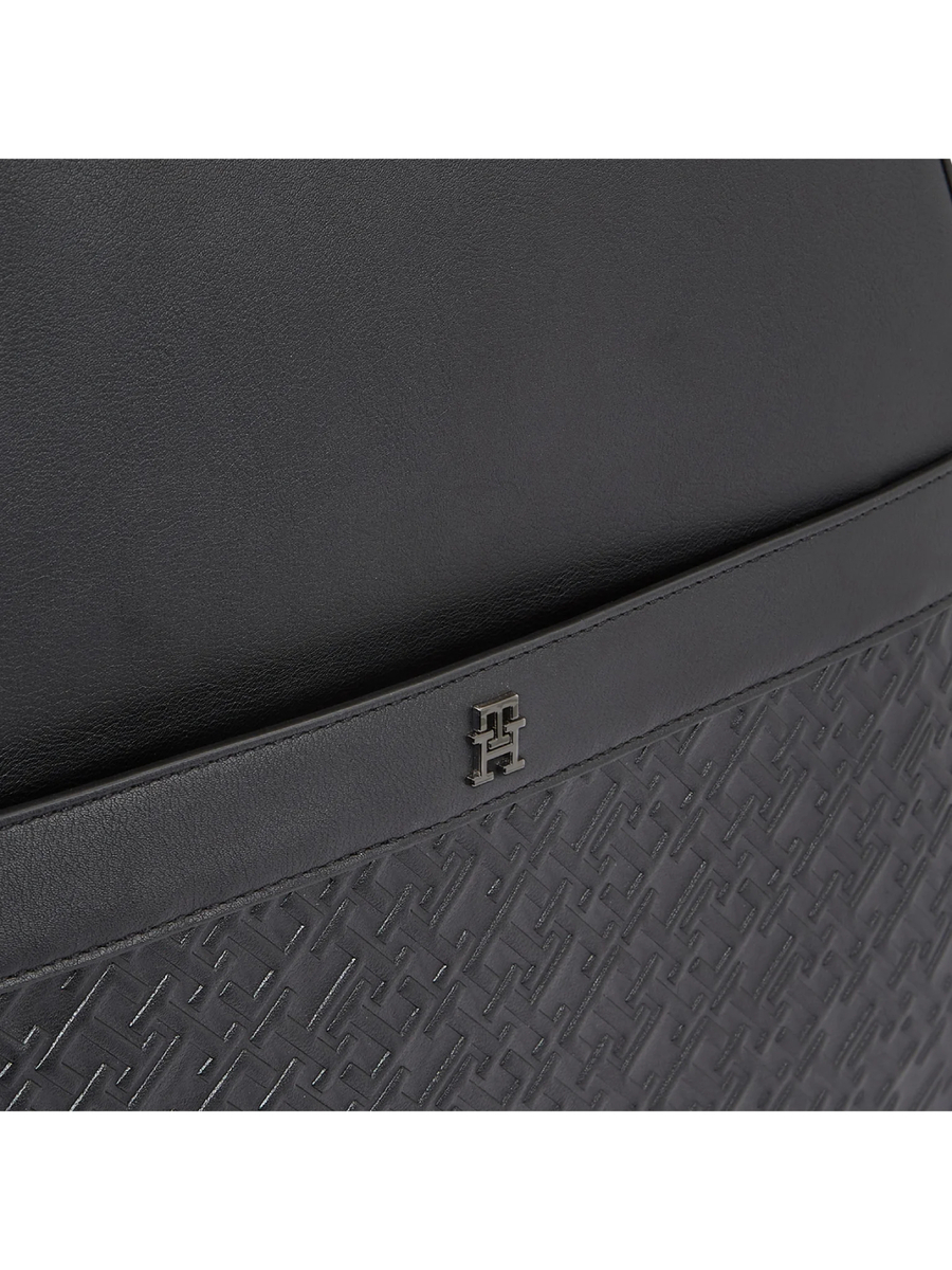 detail Tommy Hilfiger pánský černý batoh