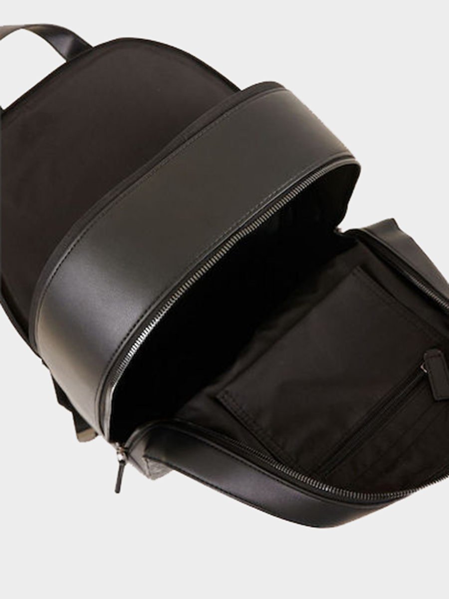 detail Tommy Hilfiger pánský černý batoh