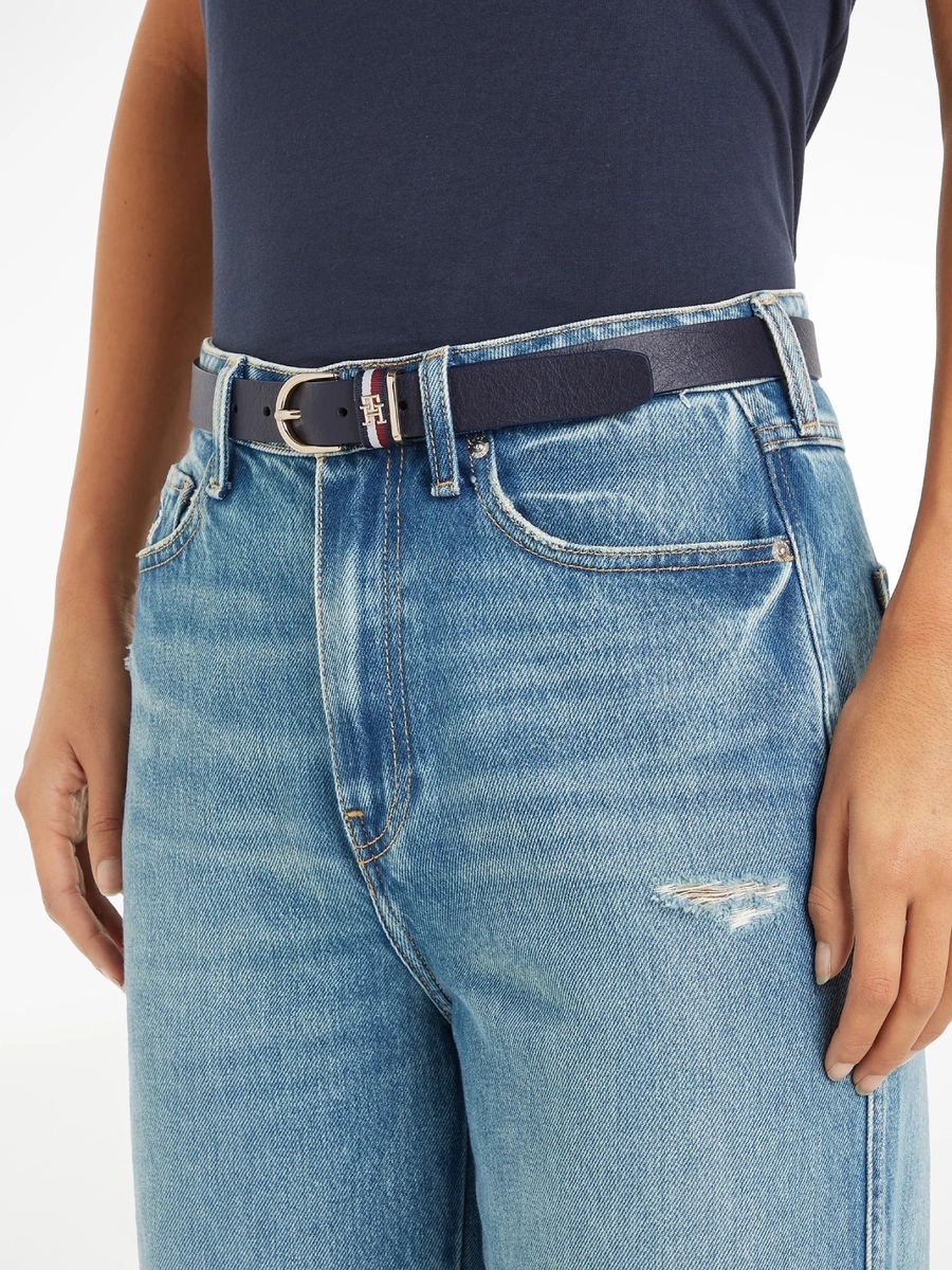 detail Tommy Hilfiger dámský modrý pásek