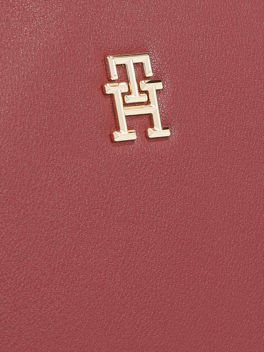 detail Tommy Hilfiger dámská vínová kabelka Poppy