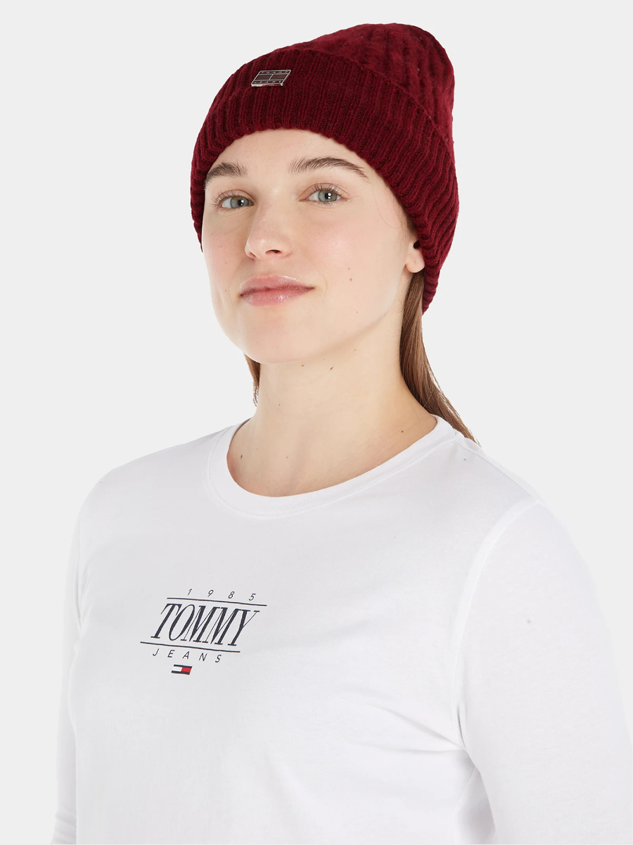 detail Tommy Jeans dámská vínová čepice