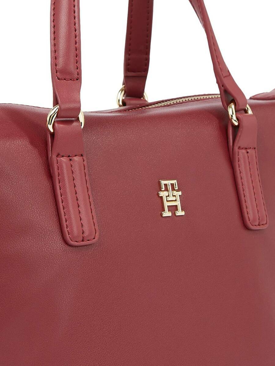 detail Tommy Hilfiger dámská vínová kabelka Poppy