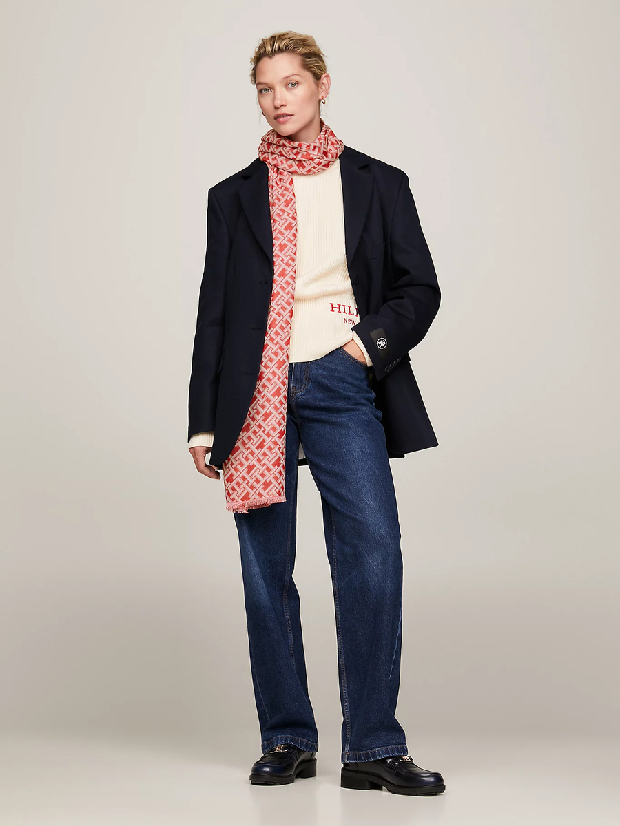 detail Tommy Hilfiger dámská červená šála