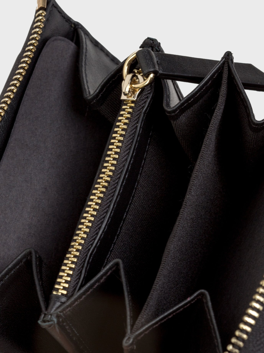 detail Tommy Hilfiger dámská černá peněženka