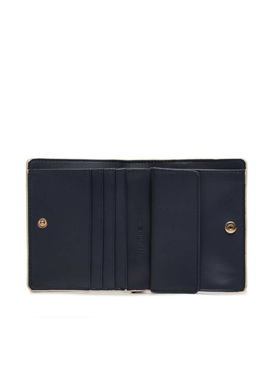 detail Tommy Hilfiger dámská krémová peněženka