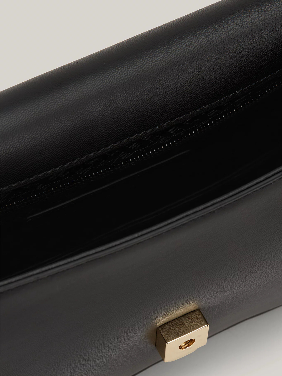 detail Tommy Hilfiger dámská černá crossbody kabelka