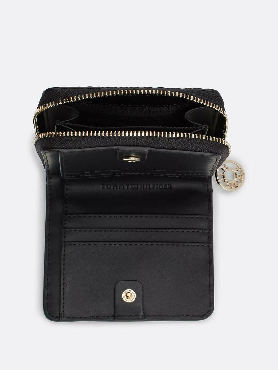 detail Tommy Hilfiger dámská černá peněženka