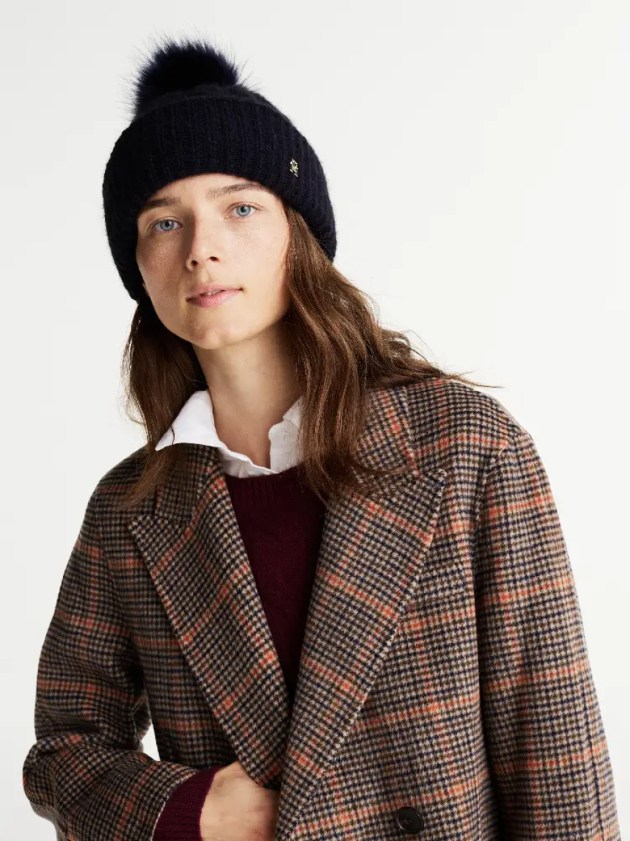 detail Tommy Hilfiger dámská tmavě modrá čepice