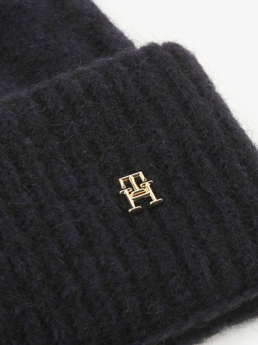 detail Tommy Hilfiger dámská tmavě modrá čepice
