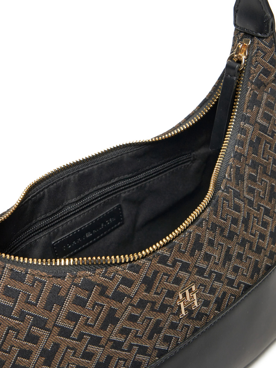 detail Tommy Hilfiger dámská černá kabelka