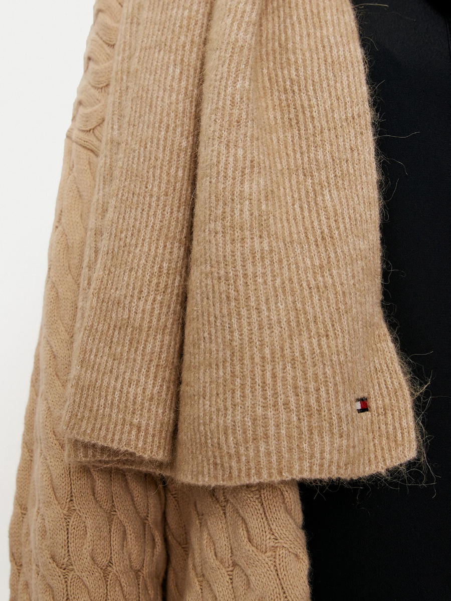 detail Tommy Hilfiger dámská béžová čepice a šála