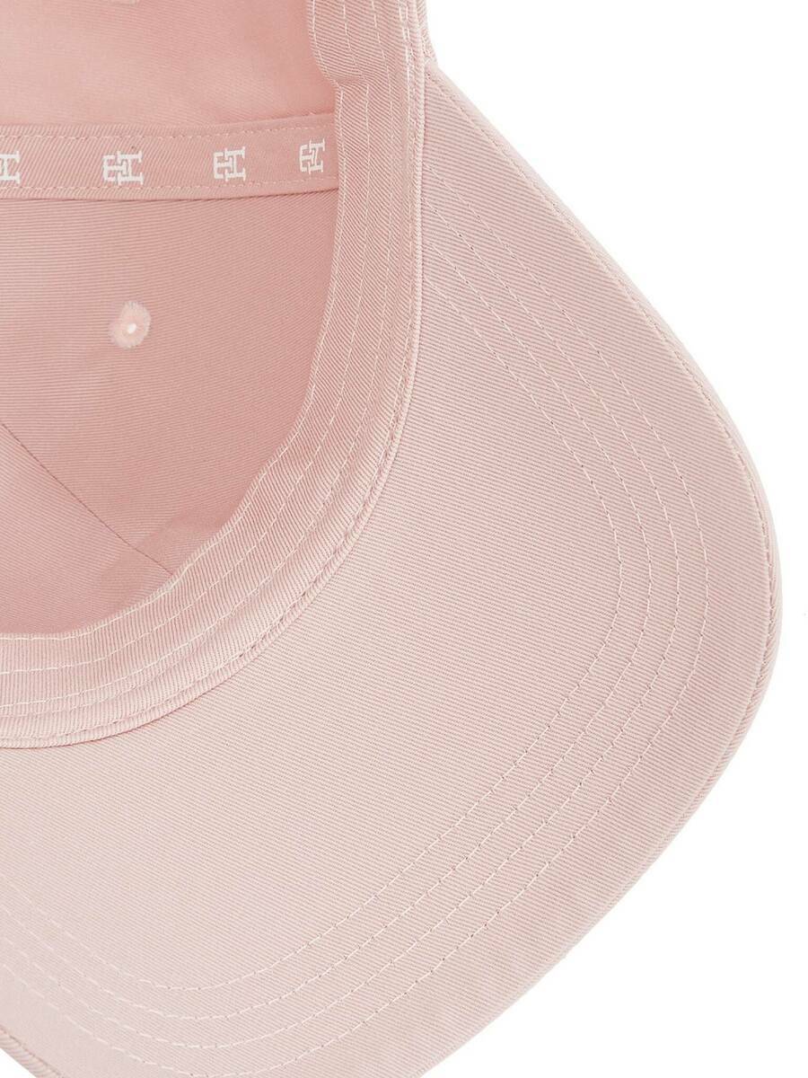 detail Tommy Hilfiger dámská růžová kšiltovka