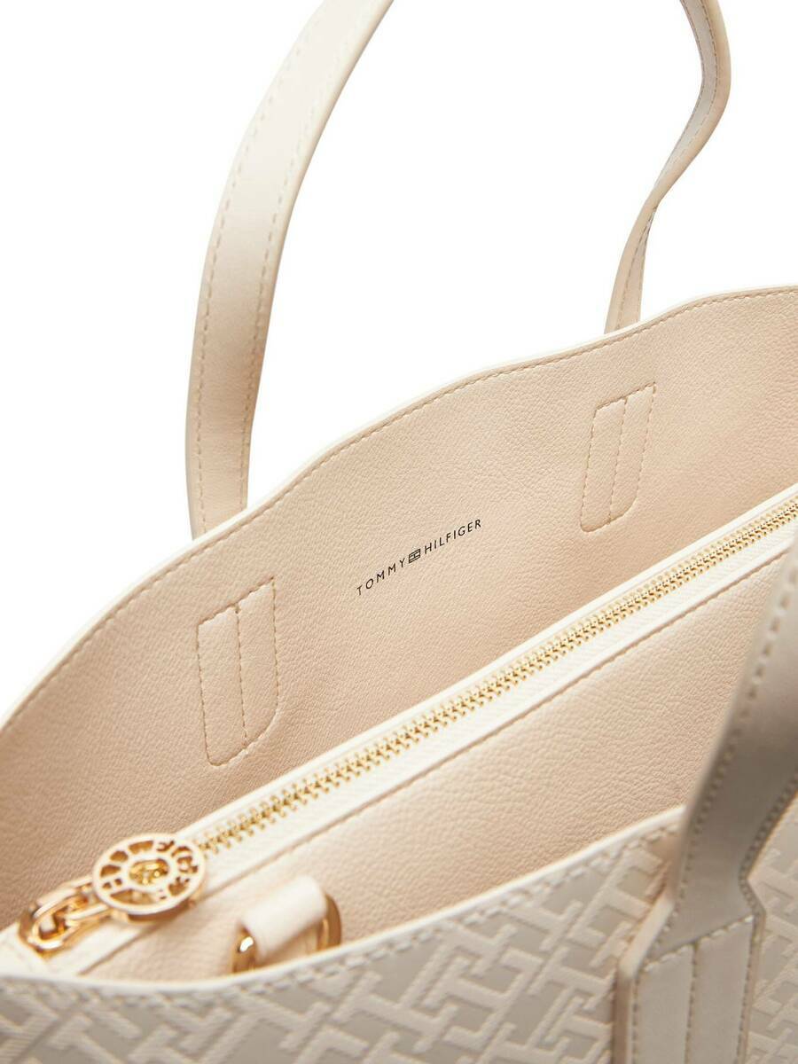 detail Tommy Hilfiger dámská krémová kabelka