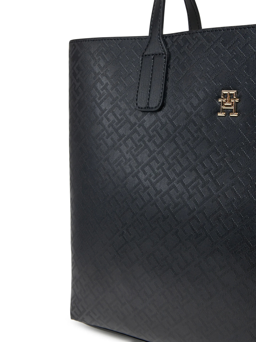 detail Tommy Hilfiger dámská černá kabelka