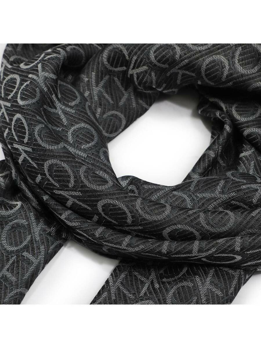 detail Calvin Klein dámský černý šátek