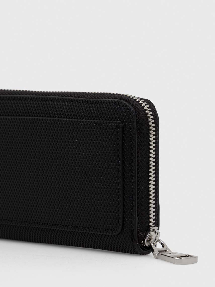 detail Calvin Klein dámská černá peněženka