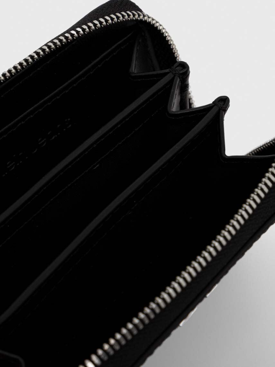 detail Calvin Klein dámská černá peněženka
