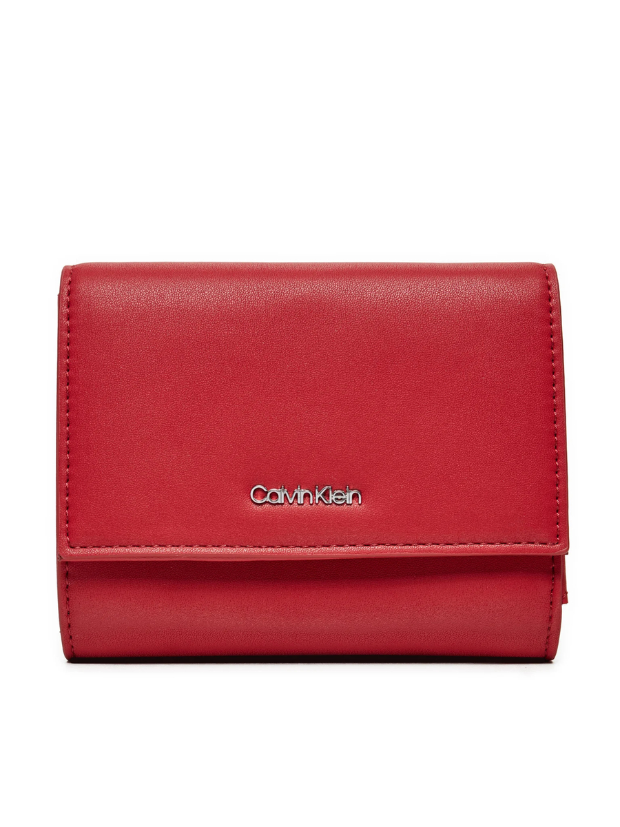 detail Calvin Klein dámská červená peněženka
