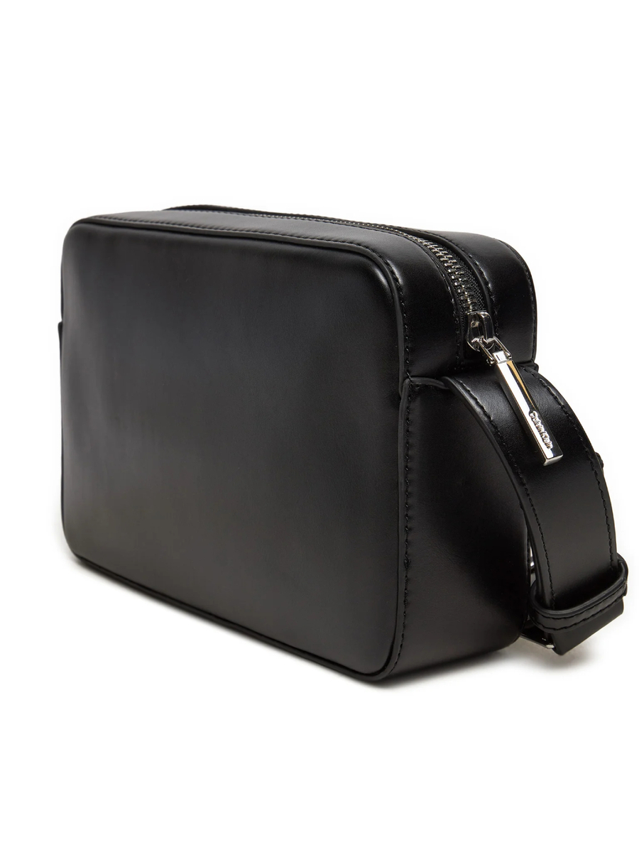 detail Calvin Klein dámské černé crossbody