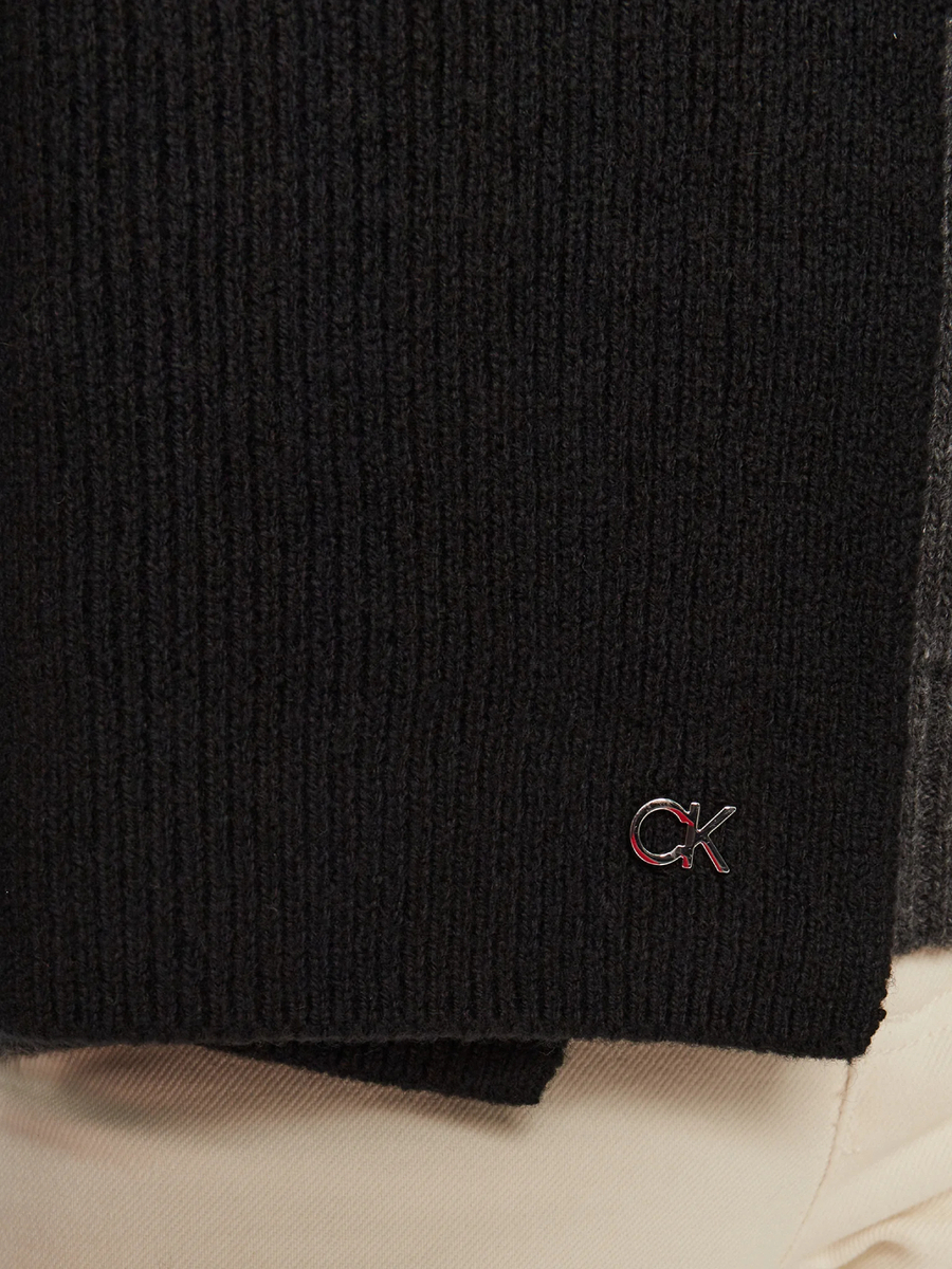 detail Calvin Klein dámská černá sada čepice a šál