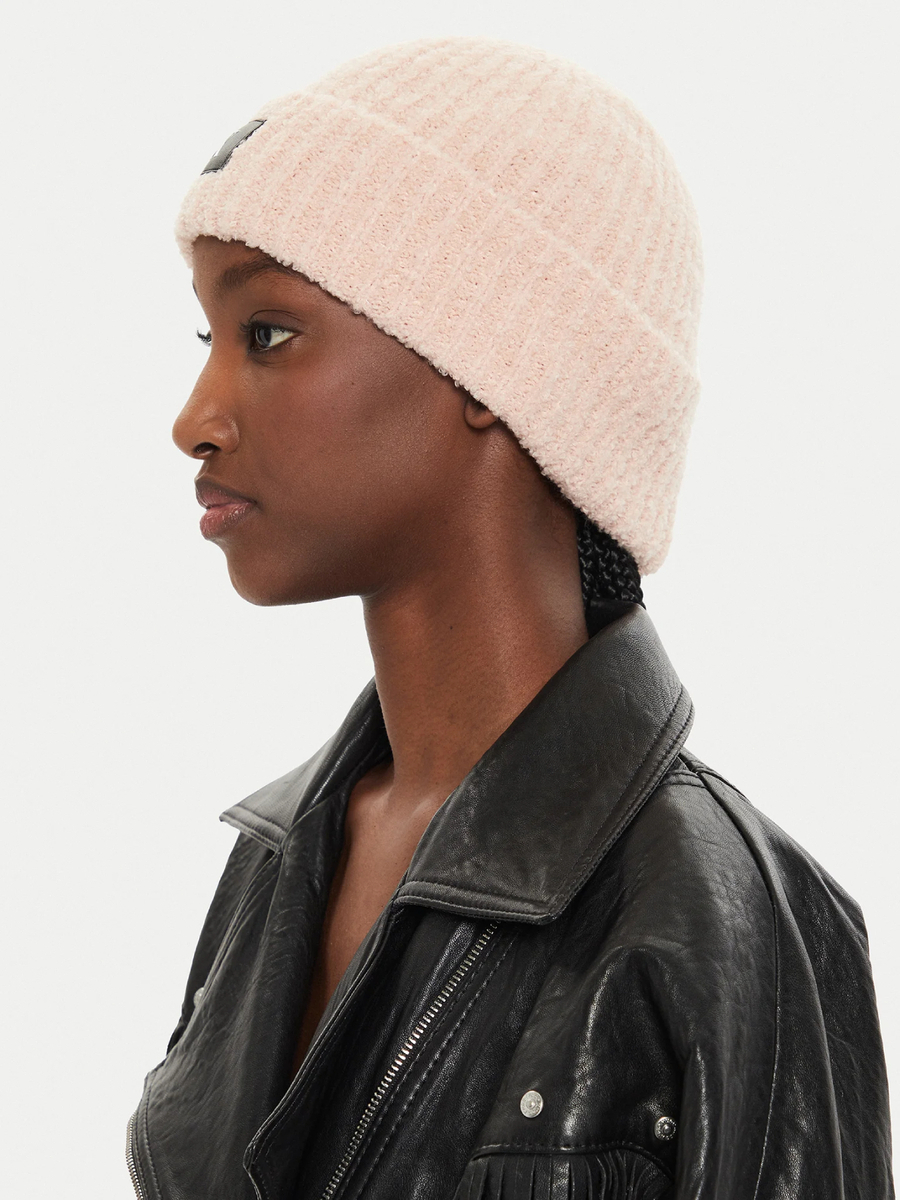 detail Calvin Klein dámská růžová čepice