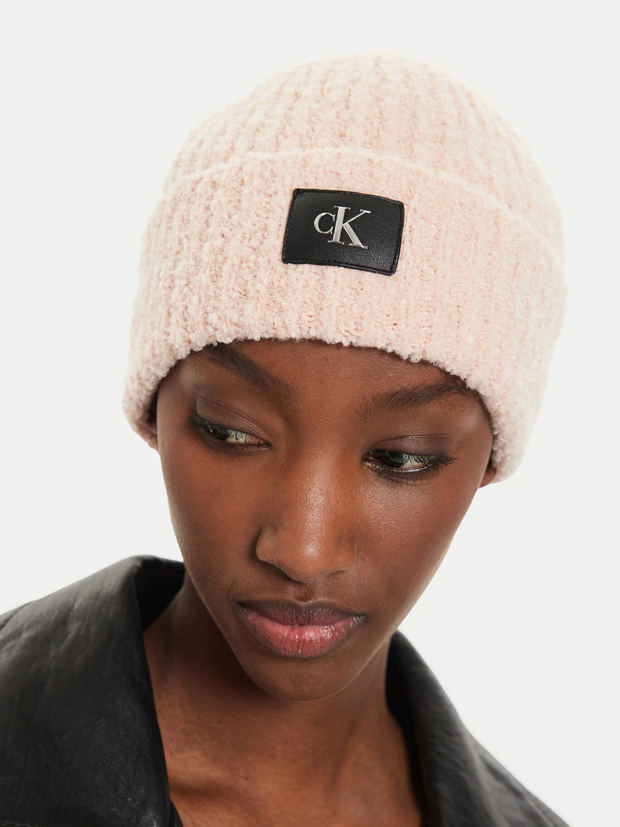 detail Calvin Klein dámská růžová čepice