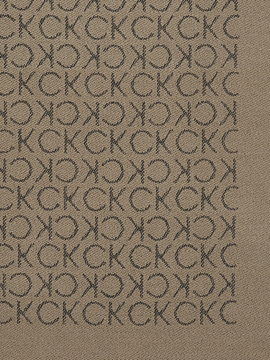 detail Calvin Klein pánská hnědá šála Monogram