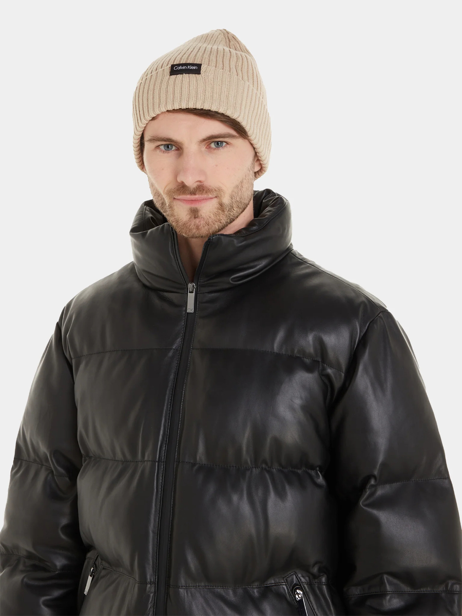 detail Calvin Klein pánská béžová čepice