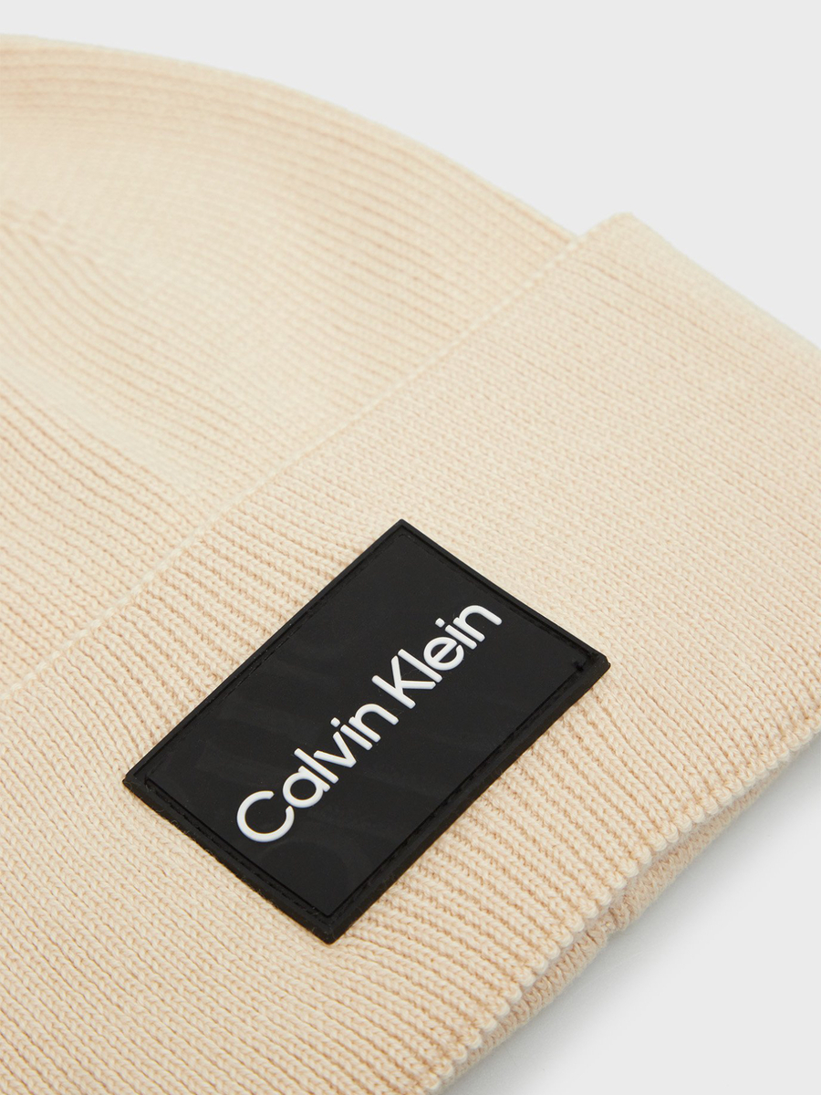 detail Calvin Klein pánská béžová čepice