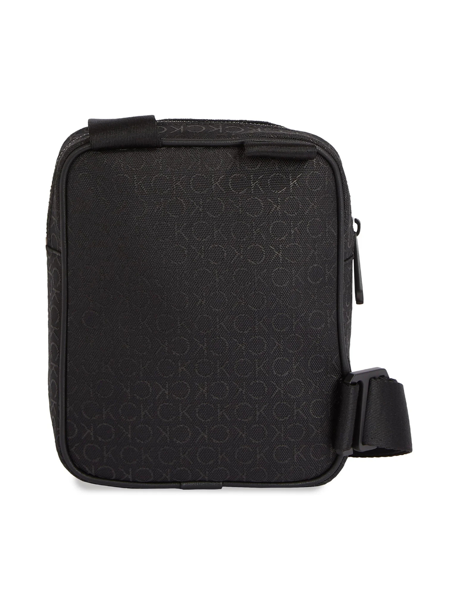 detail Calvin Klein pánská černá taška přes rameno