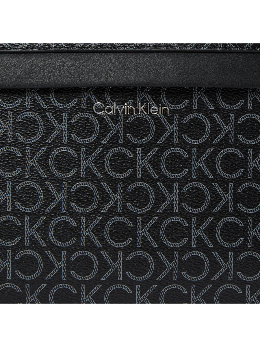 detail Calvin Klein pánská taška na notebook