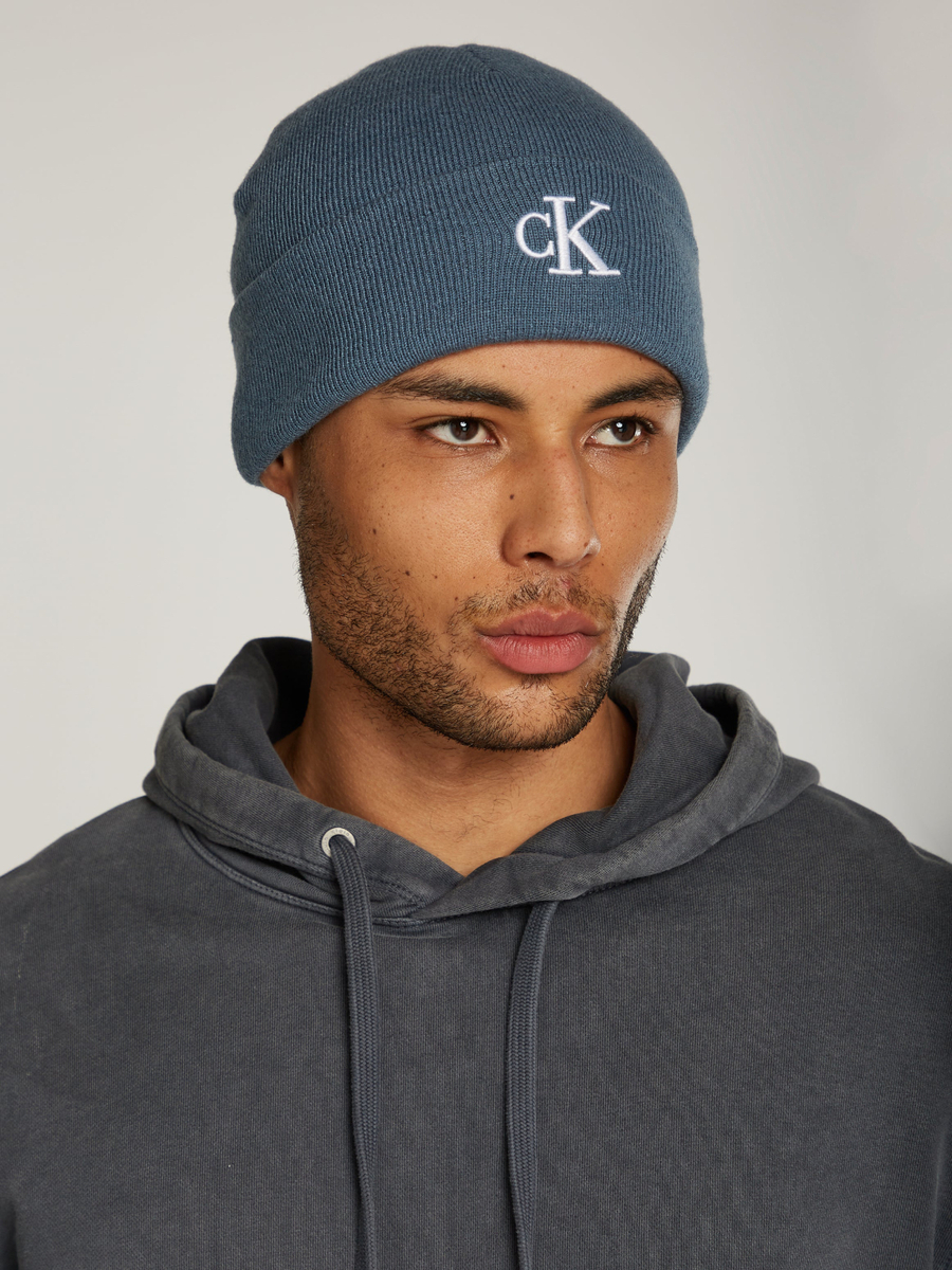 detail Calvin Klein pánská modrá čepice