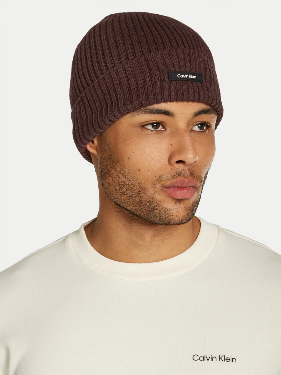 detail Calvin Klein pánská tmavě hnědá čepice