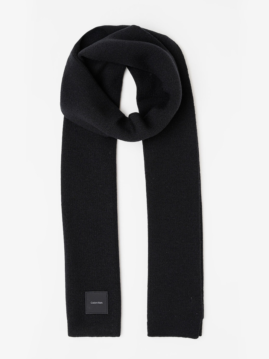 detail Calvin Klein pánská černá šála