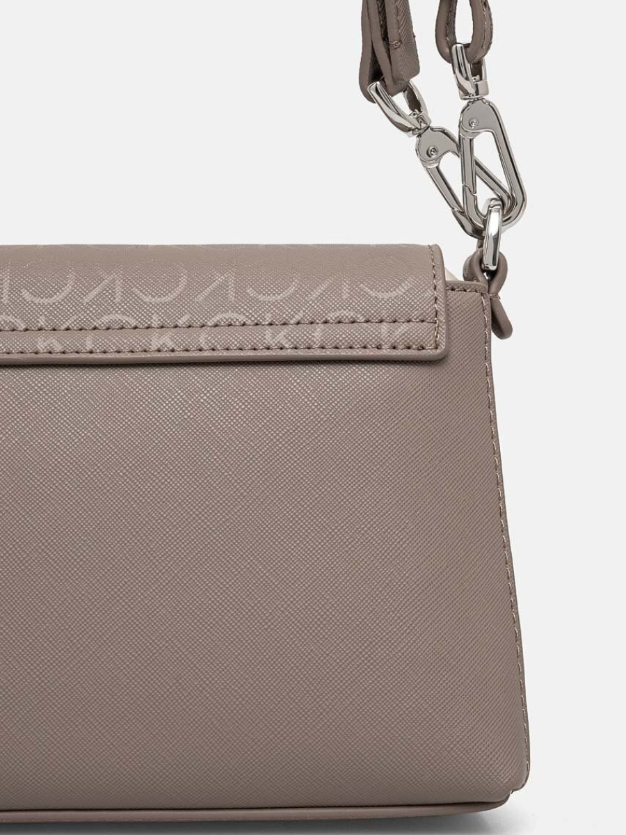 detail Calvin Klein dámská šedá kabelka