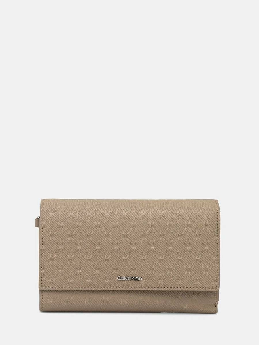 detail Calvin Klein dámská velká béžová peněženka