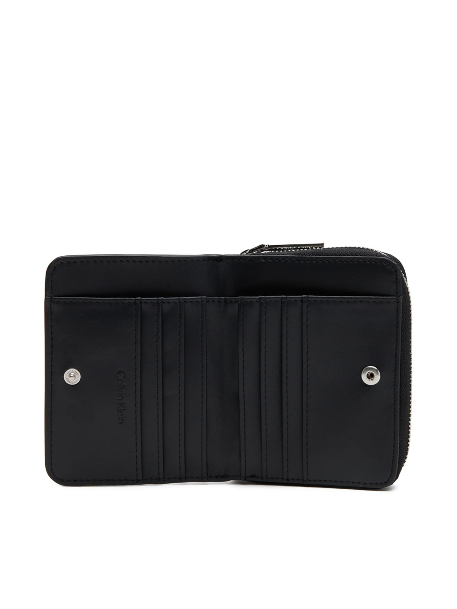 detail Calvin Klein dámská černá peněženka malá
