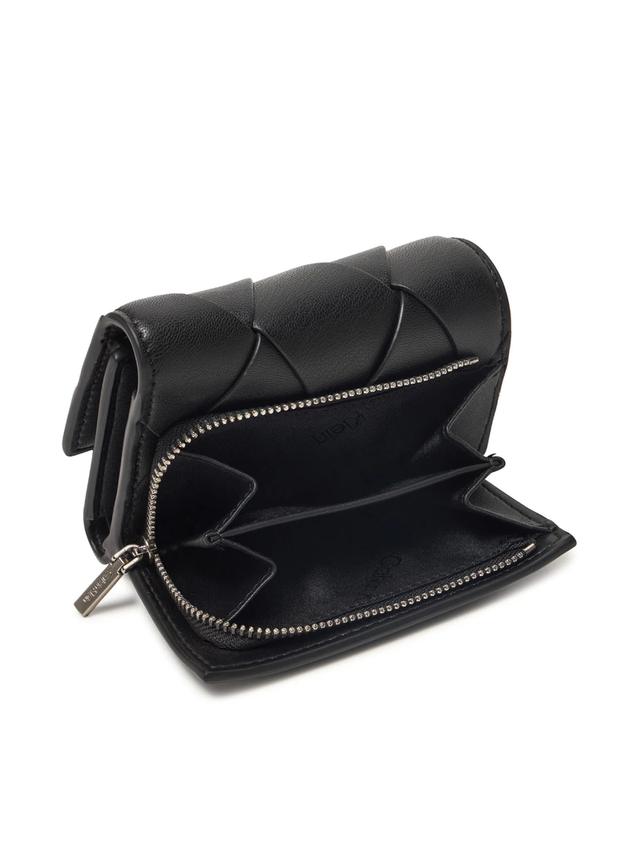 detail Calvin Klein dámská černá peněženka malá