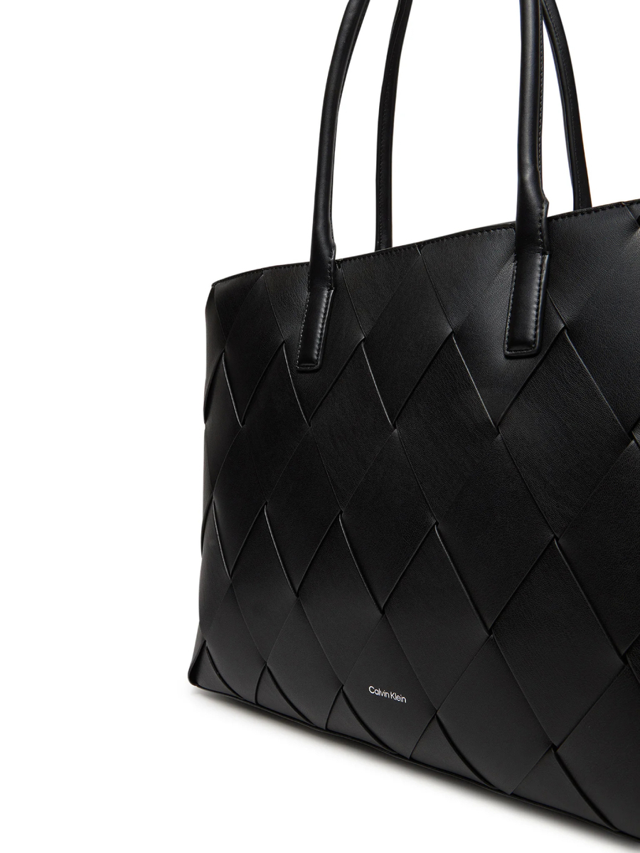 detail Calvin Klein dámská černá kabelka