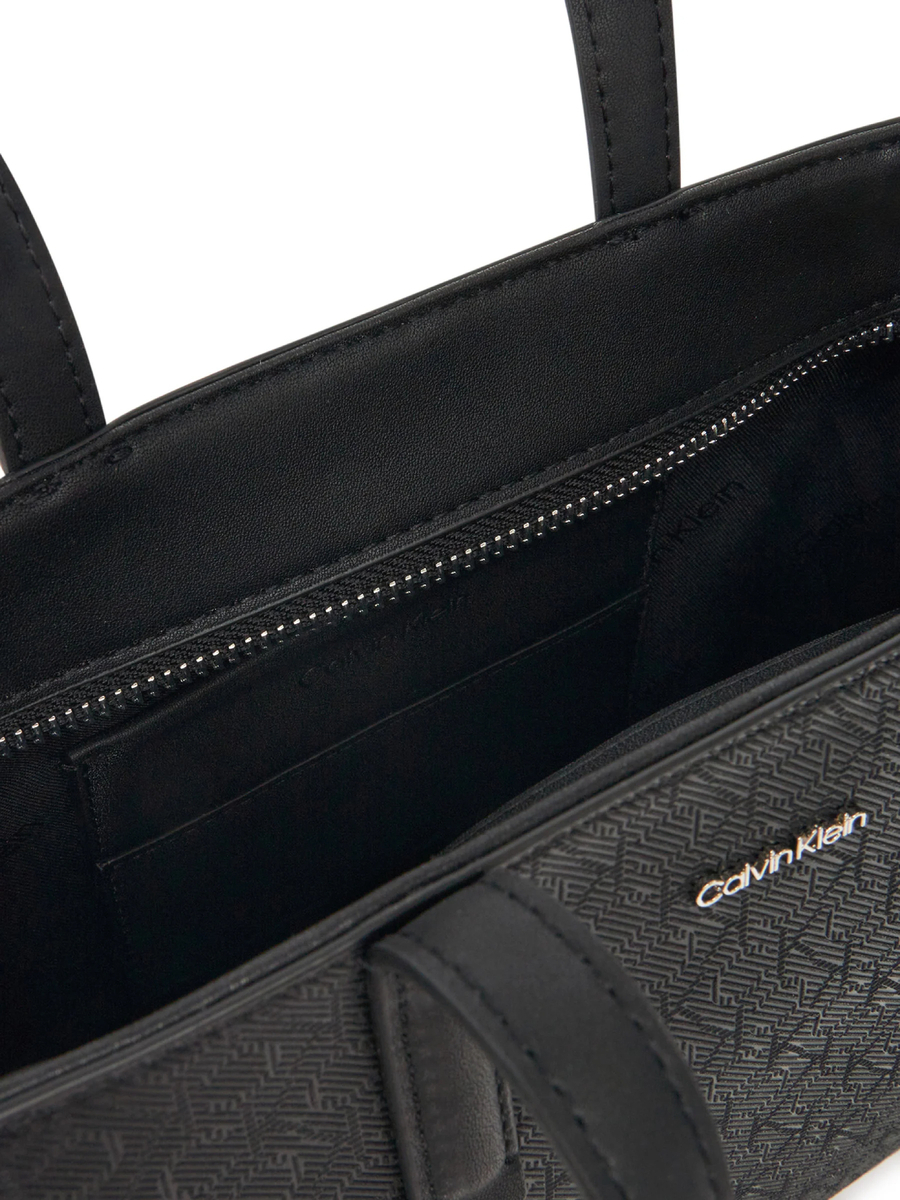 detail Calvin Klein dámská černá kabelka