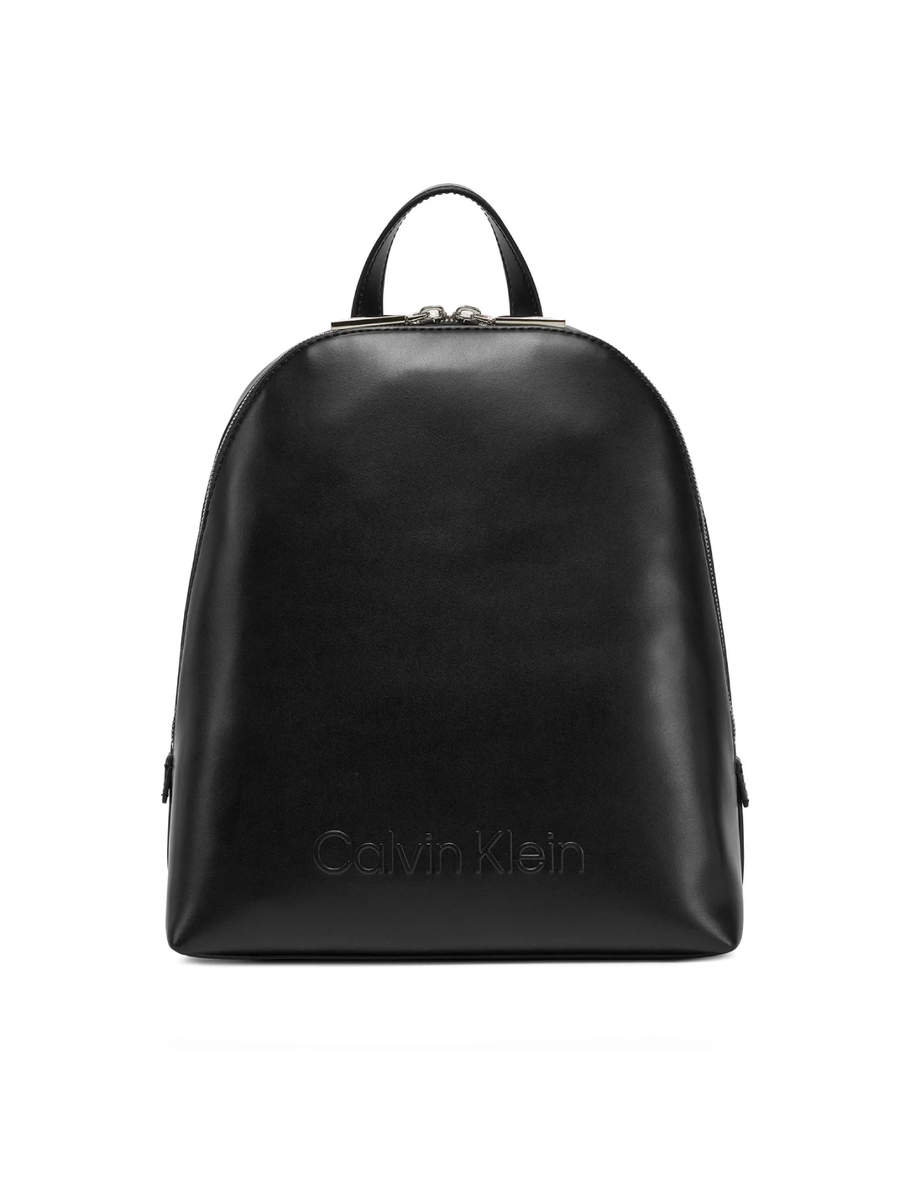 detail Calvin Klein dámský černý batoh