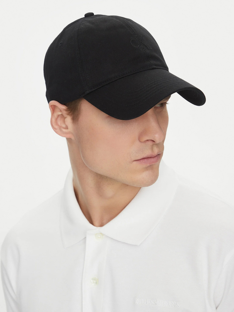 detail Calvin Klein pánská černá kšiltovka