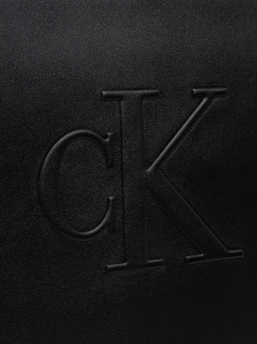 detail Calvin Klein dámská černá kabelka