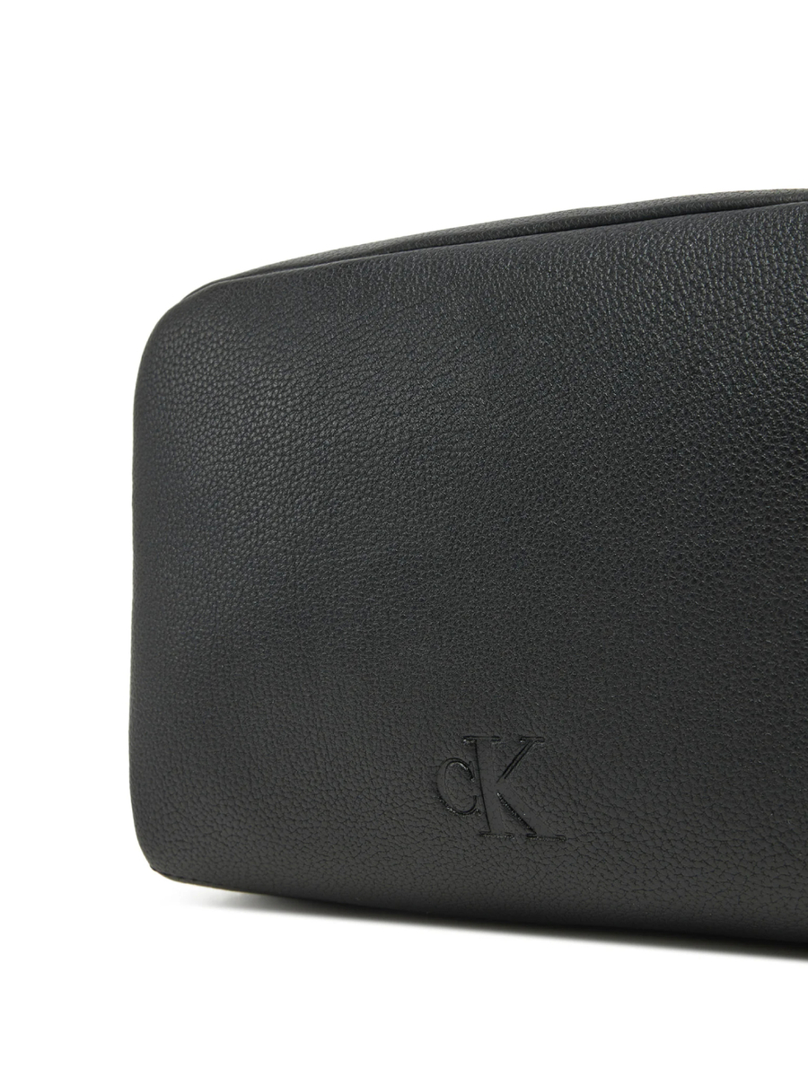 detail Calvin Klein dámská černá kabelka