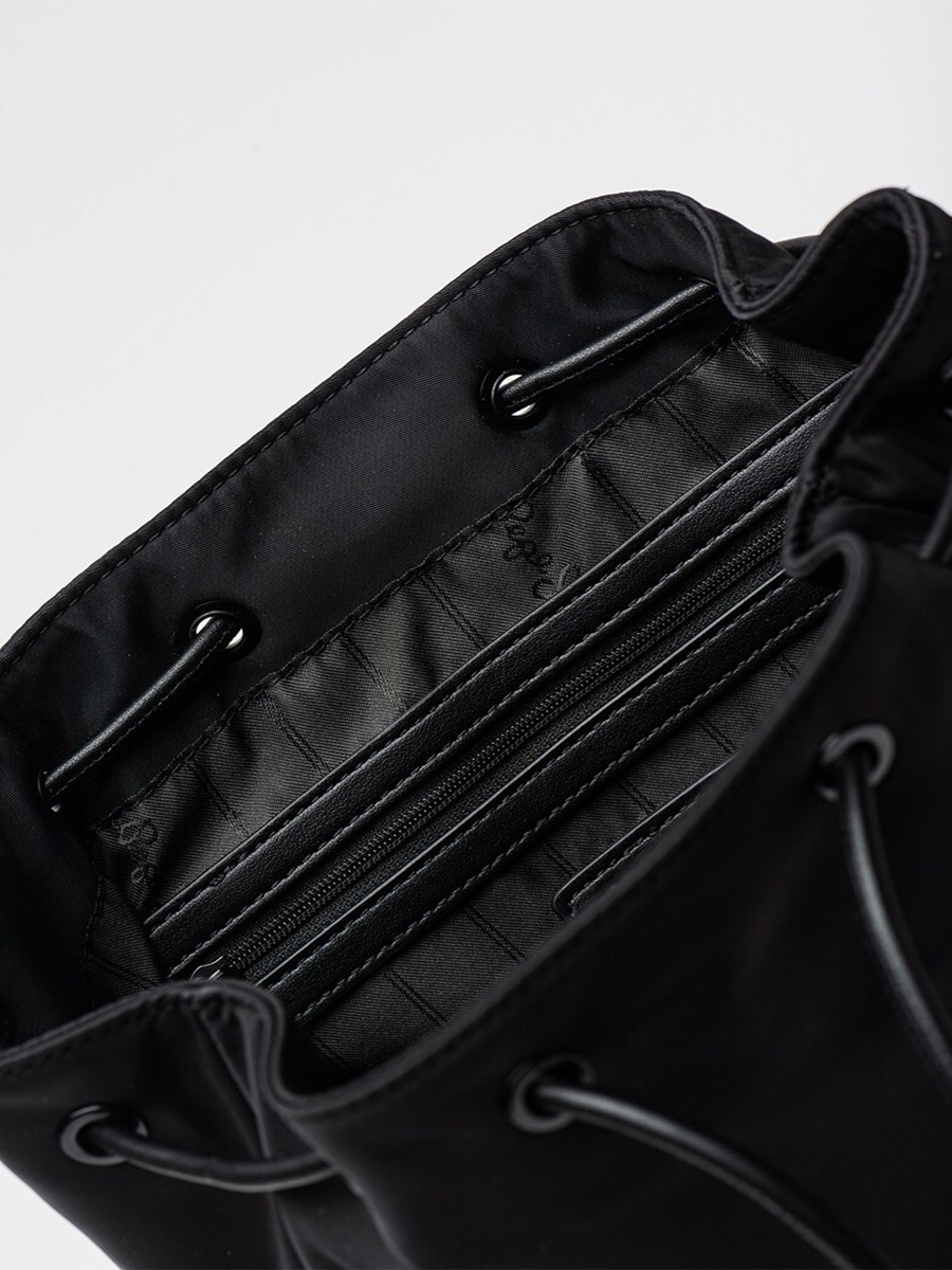 detail Pepe Jeans dámský černý batoh