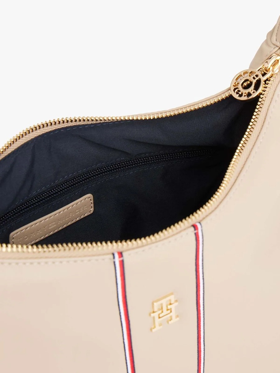 detail Tommy Hilfiger dámská béžová kabelka