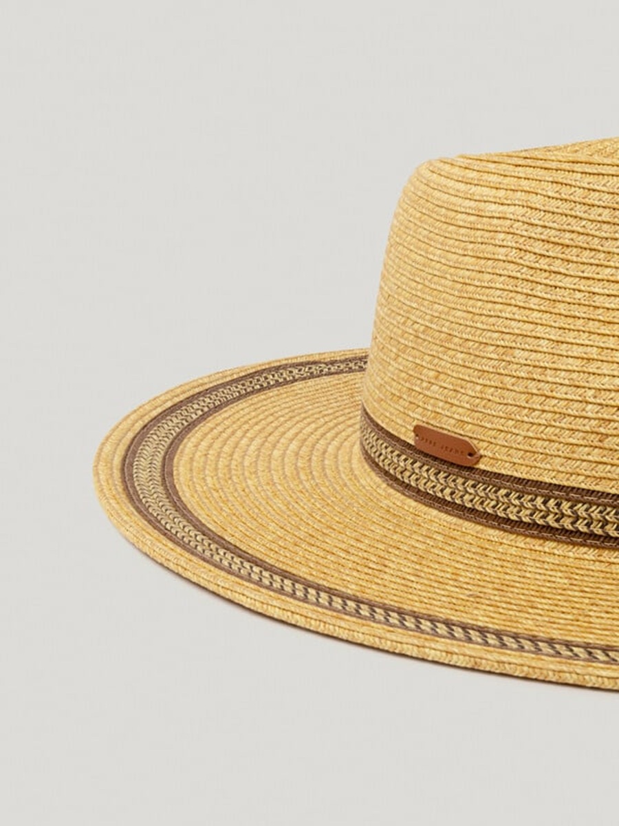 detail Pepe Jeans dámský béžový klobouk