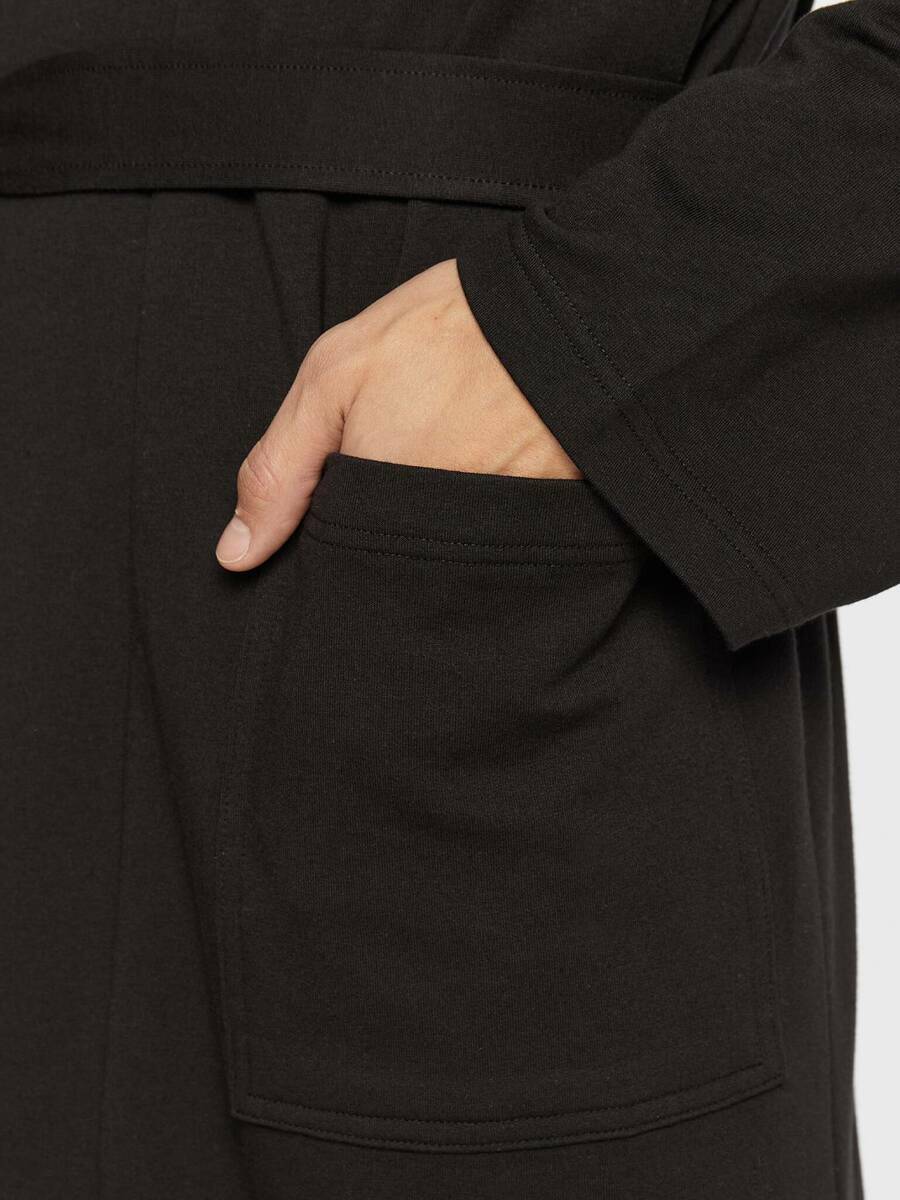 detail Calvin Klein pánský černý župan Robe
